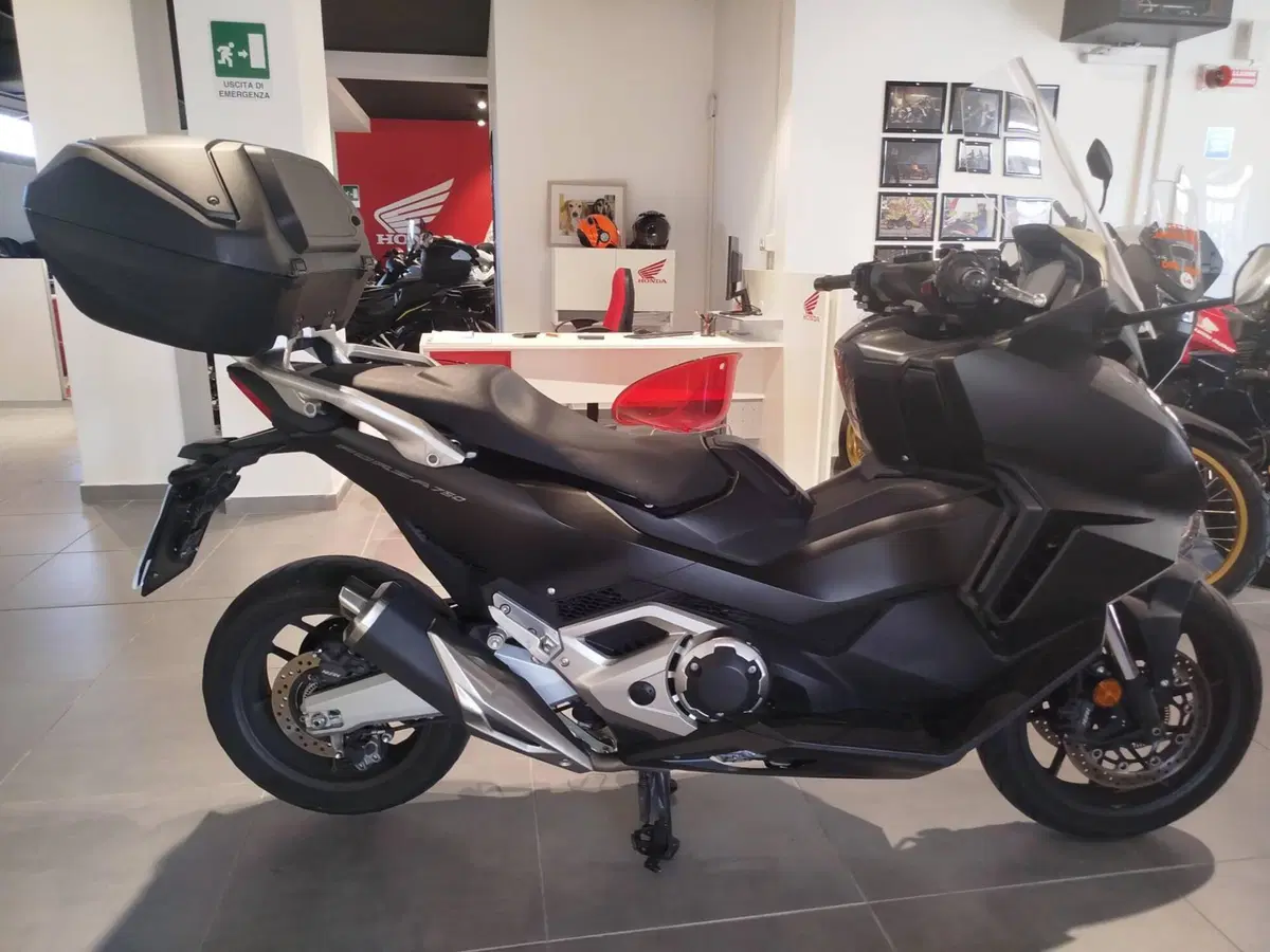 Honda Forza 750 DCT Urban (2021 - 24) (2)
