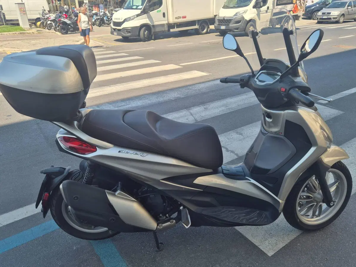 Piaggio Beverly 400 ABS-ASR (2021 - 24) (4)