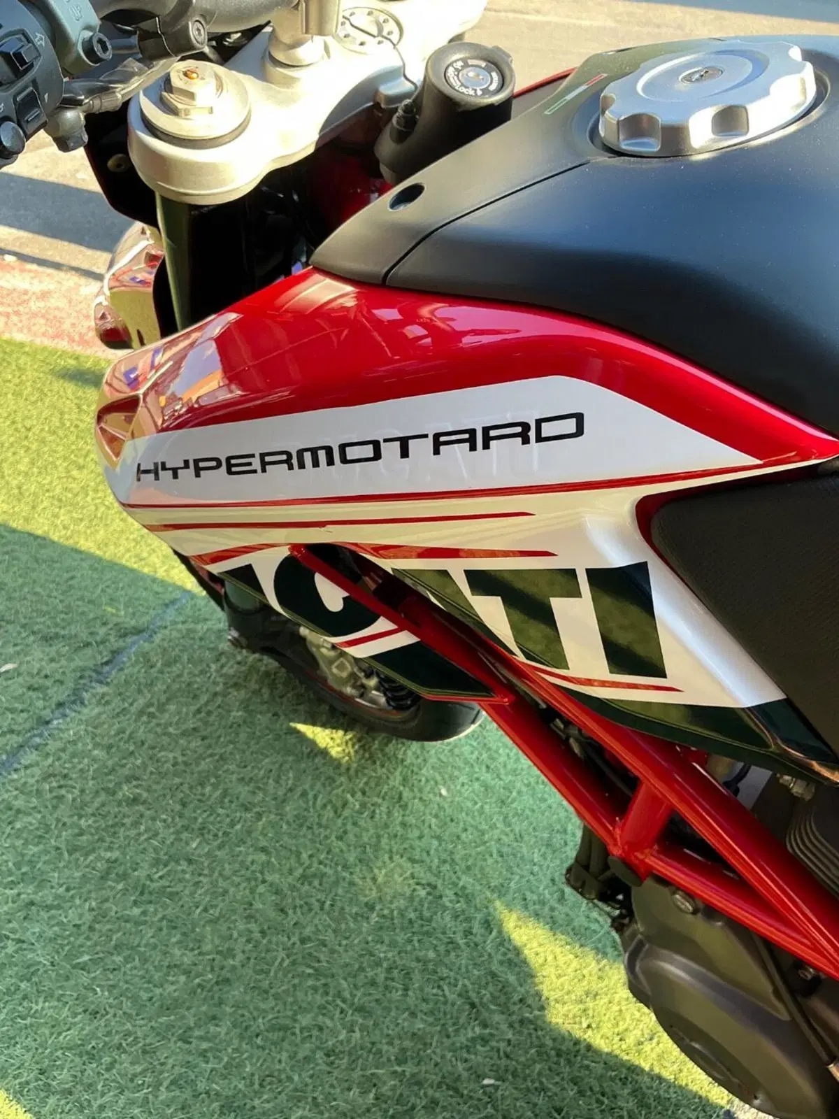 Ducati Hypermotard 1100 EVO (2010 - 12) (12)