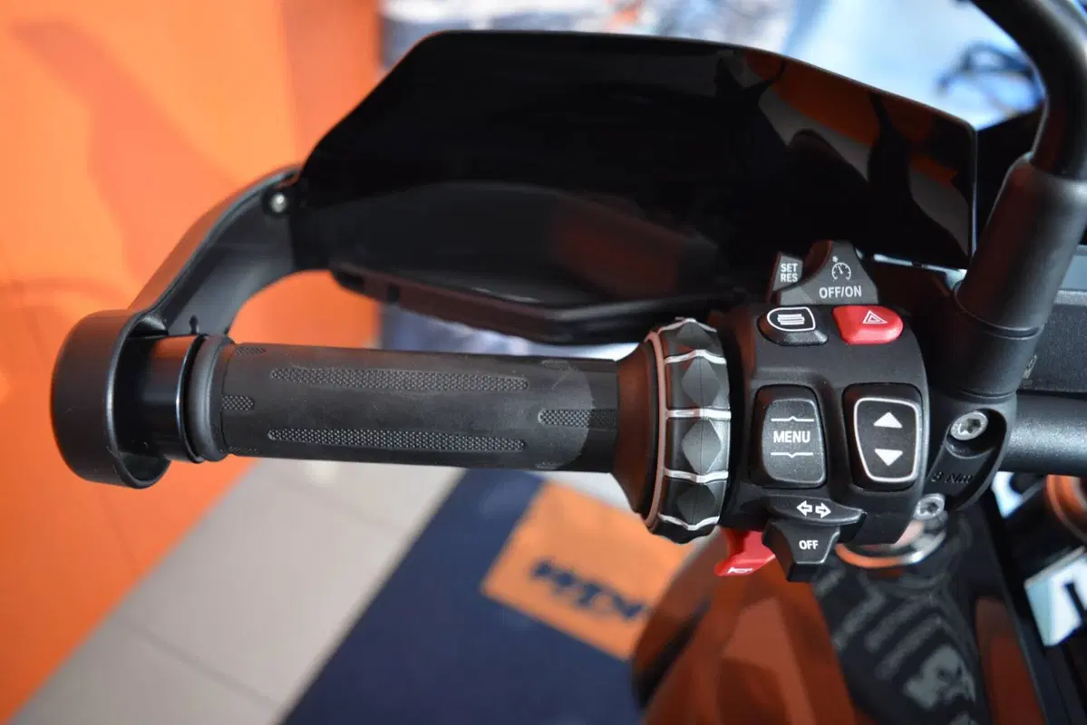 Bmw R 1300 GS Triple Black (2023 - 26) (9)
