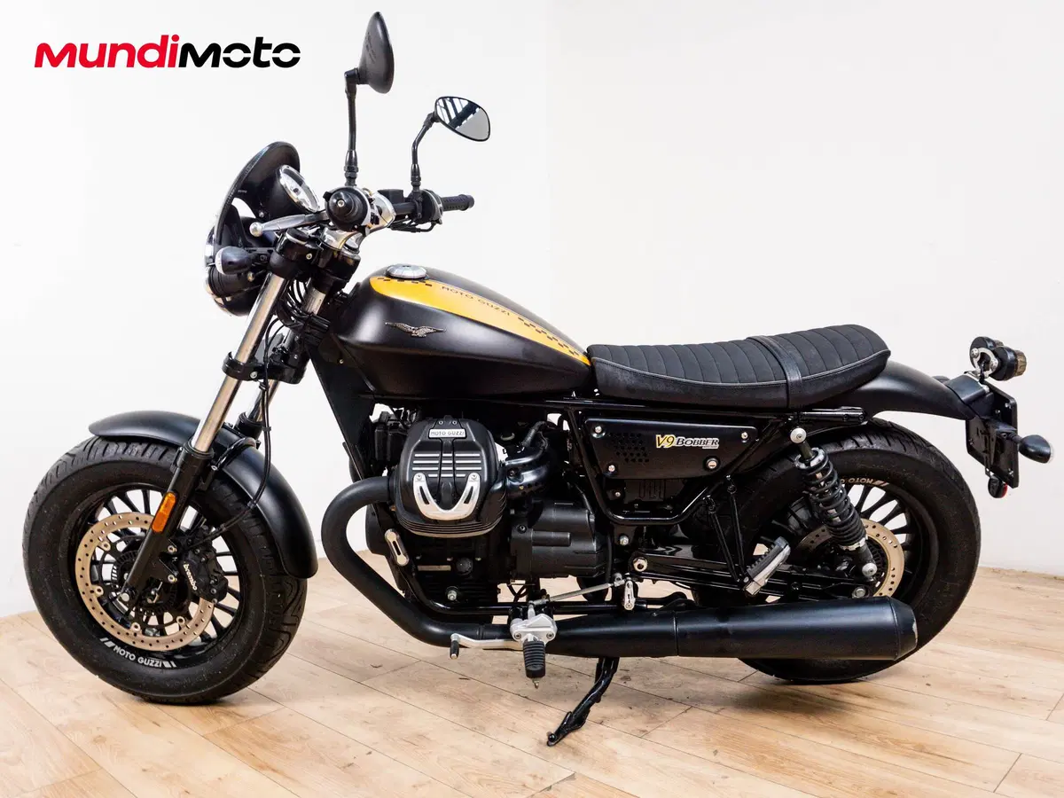 Moto Guzzi V9 Bobber (2016 - 18) (6)