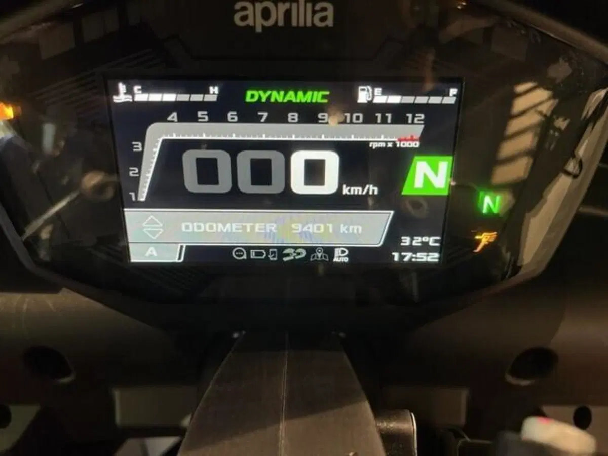 Aprilia Tuono 660 Factory (2022 - 24) (3)