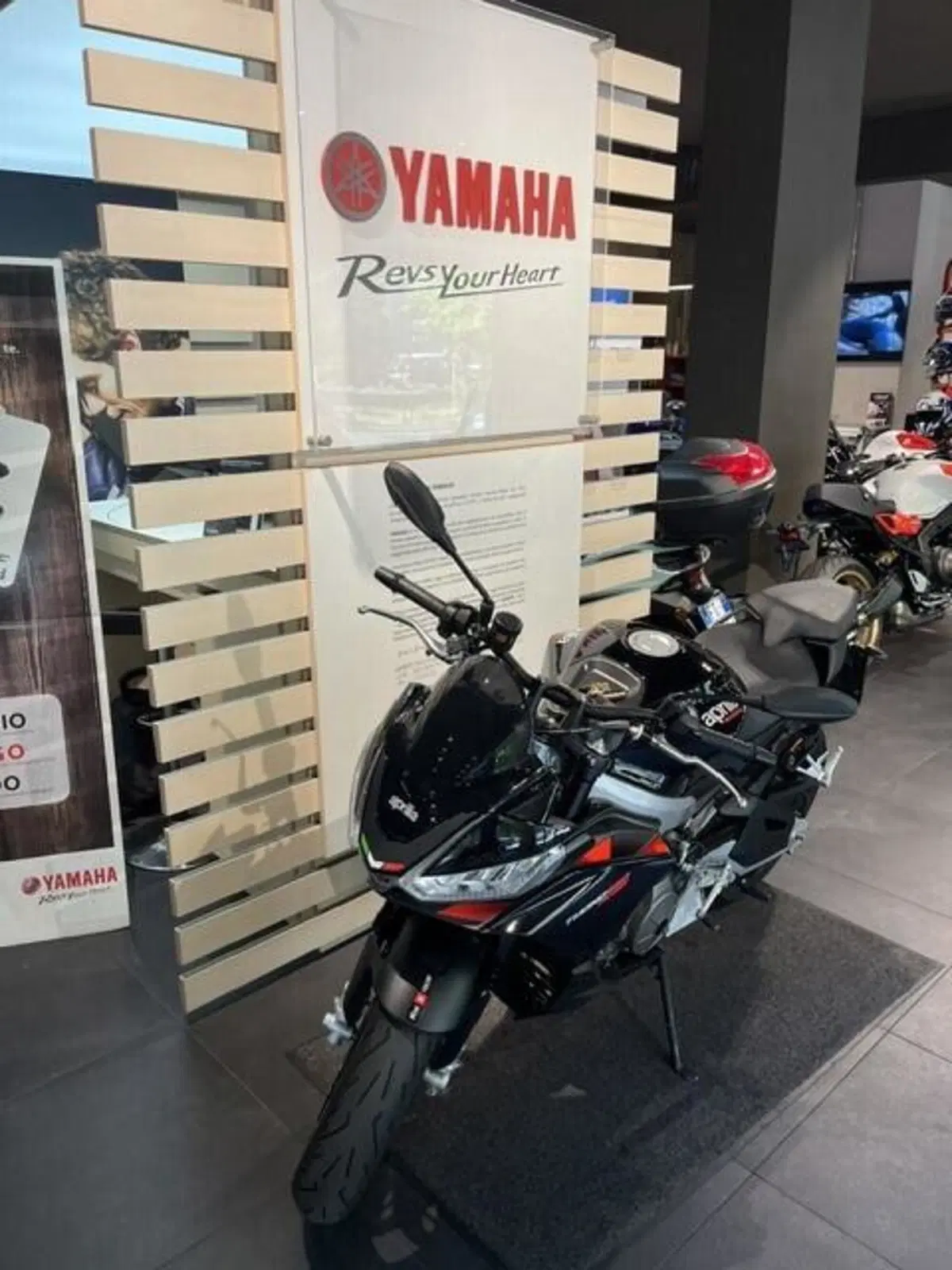 Aprilia Tuono 660 Factory (2022 - 24) (2)