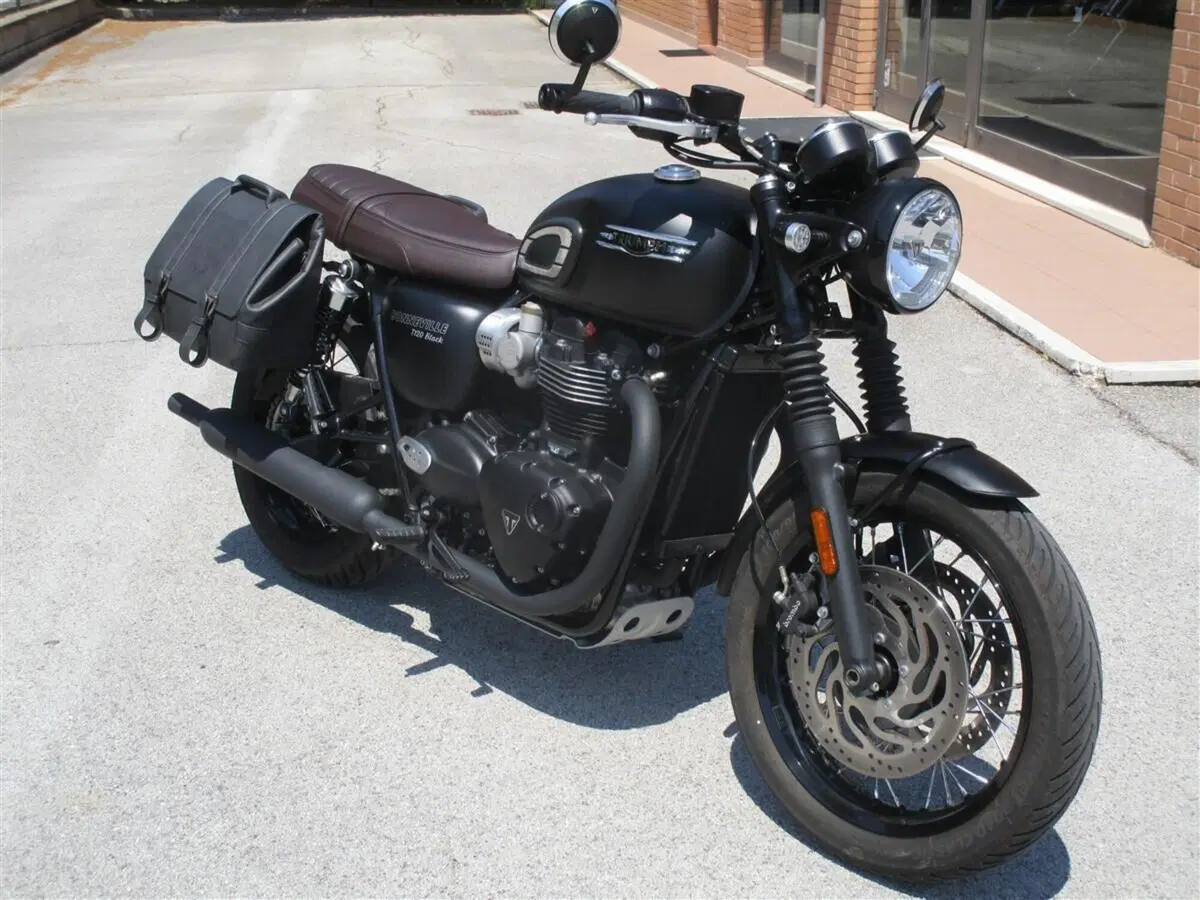 Triumph Bonneville T120 Stealth Edition (2024) (2)
