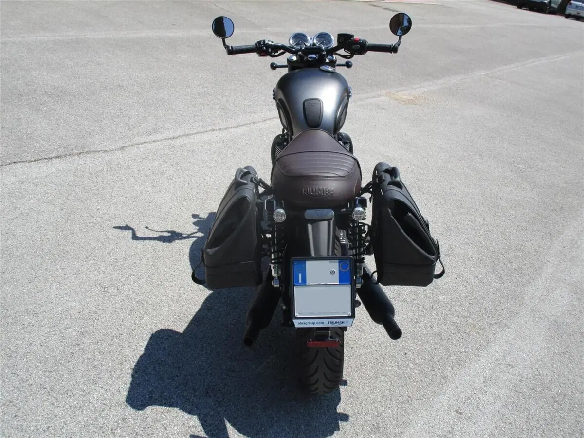Triumph Bonneville T120 Stealth Edition (2024) (5)