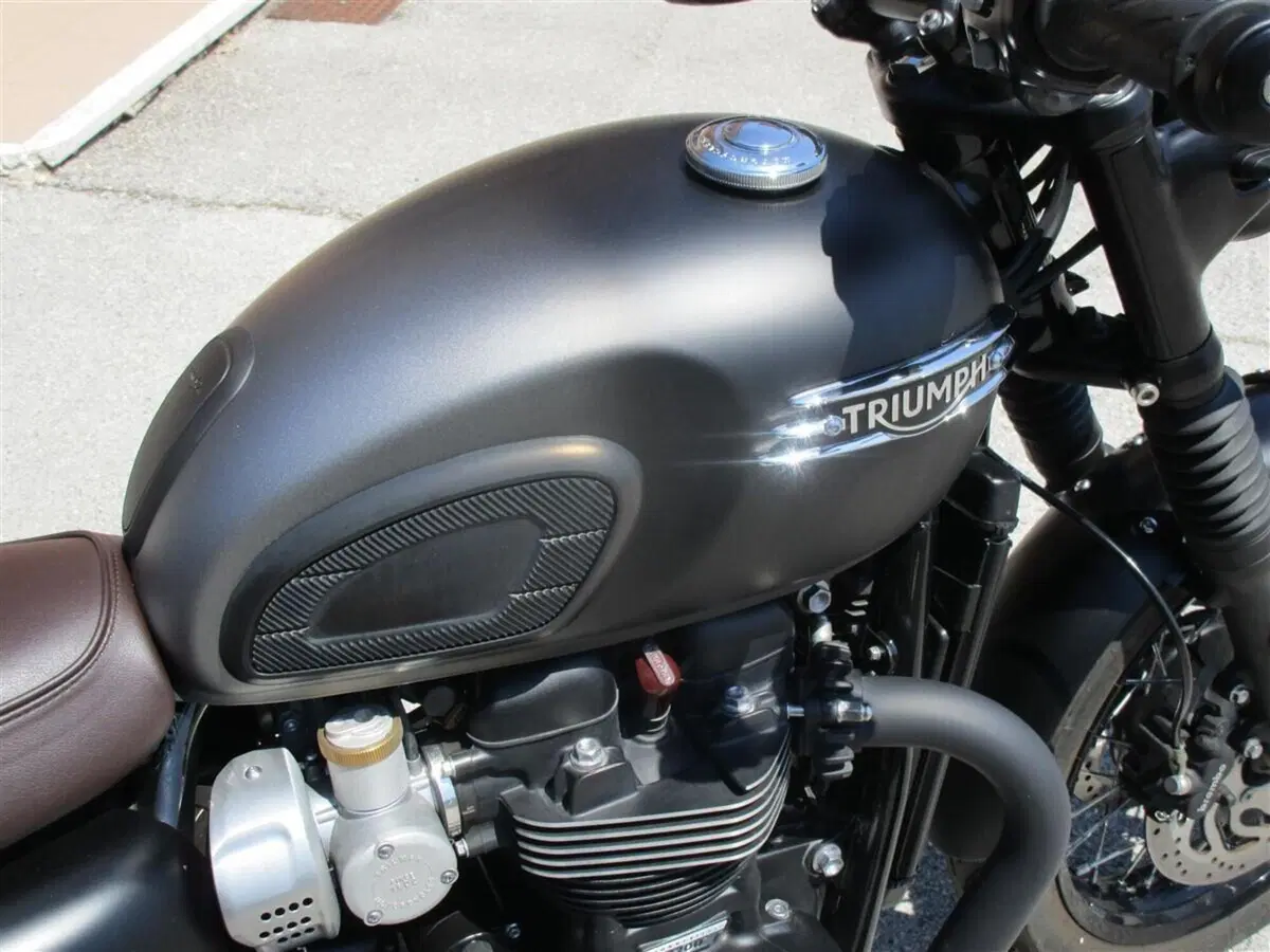 Triumph Bonneville T120 Stealth Edition (2024) (7)