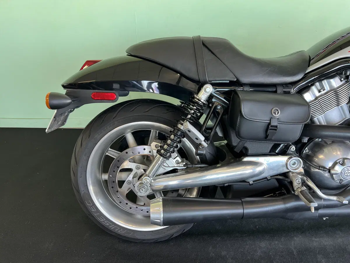 Harley-Davidson 1130 Street Rod (2006 - 07) - VRSCR (11)
