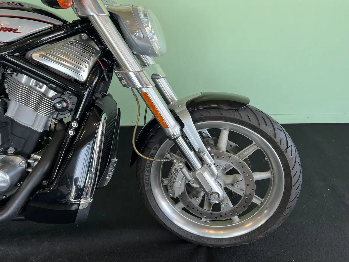 Harley-Davidson 1130 Street Rod (2006 - 07) - VRSCR (17)