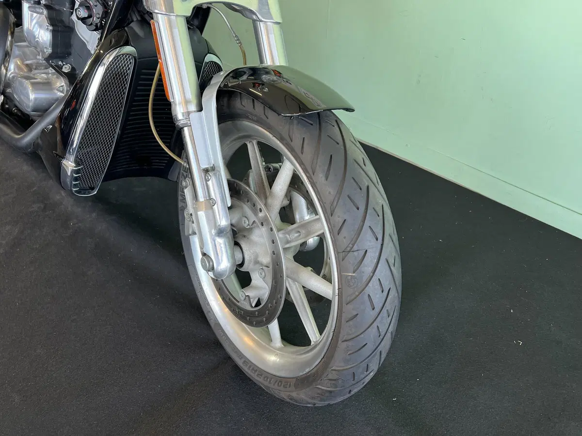 Harley-Davidson 1130 Street Rod (2006 - 07) - VRSCR (18)