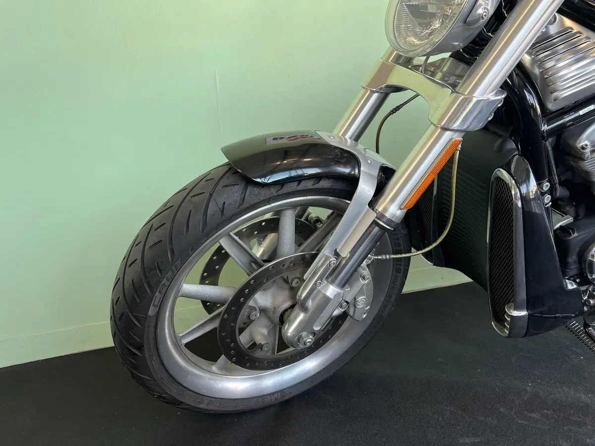 Harley-Davidson 1130 Street Rod (2006 - 07) - VRSCR (19)