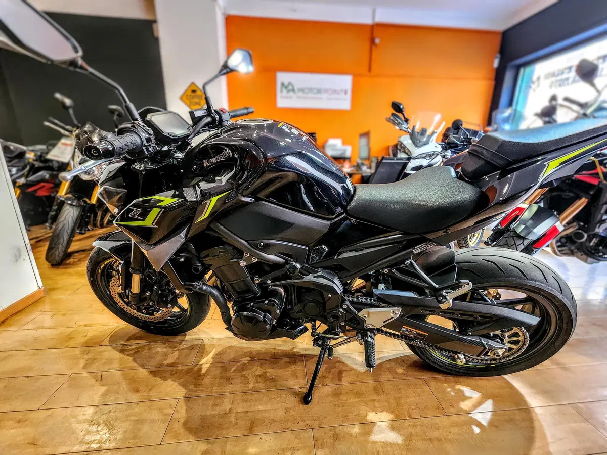 Kawasaki Z 900 (2021 - 24) (2)