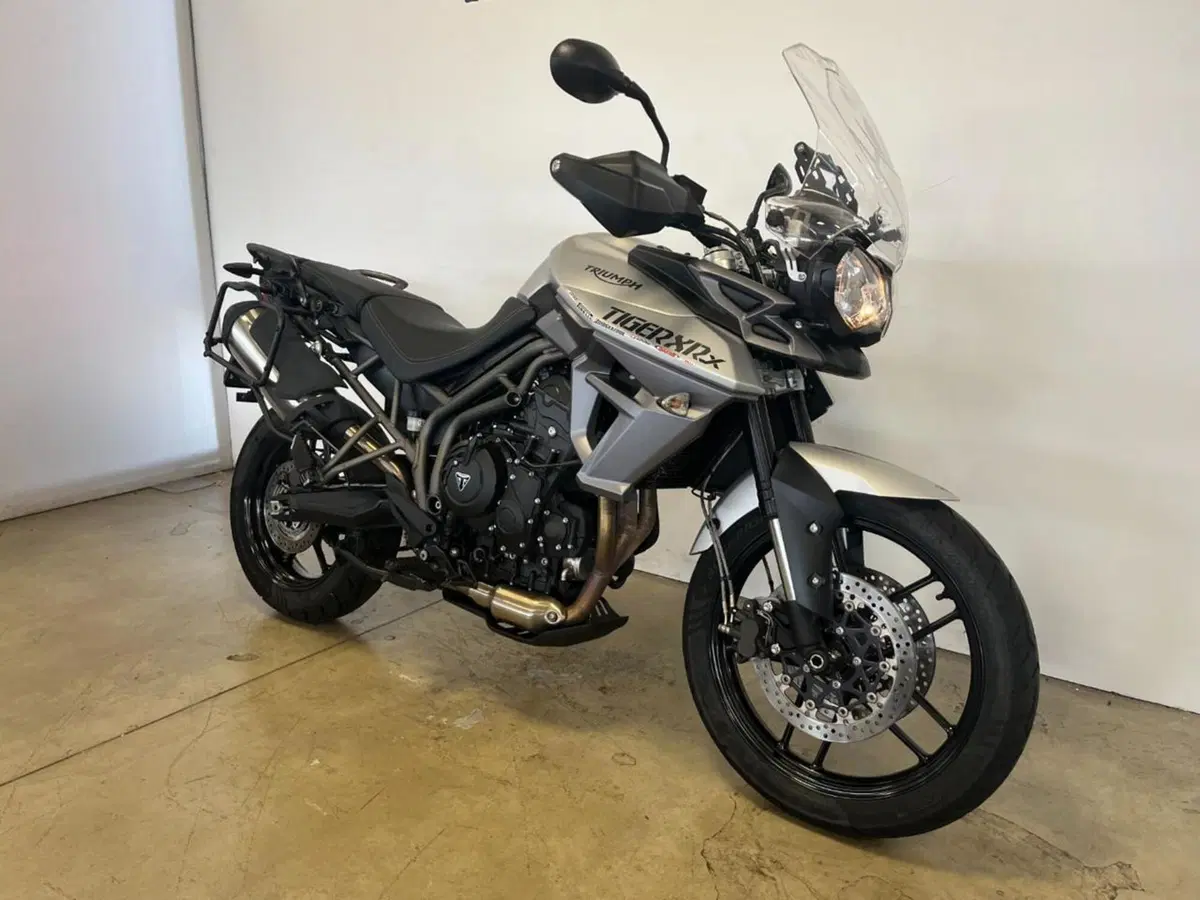 Triumph Tiger 800 XRx (2017 - 18) (2)