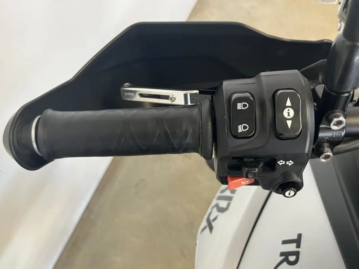 Triumph Tiger 800 XRx (2017 - 18) (12)