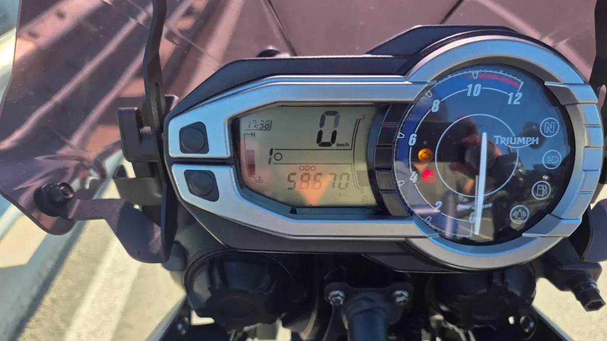 Triumph Tiger 800 XC ABS (2010 - 14) (4)