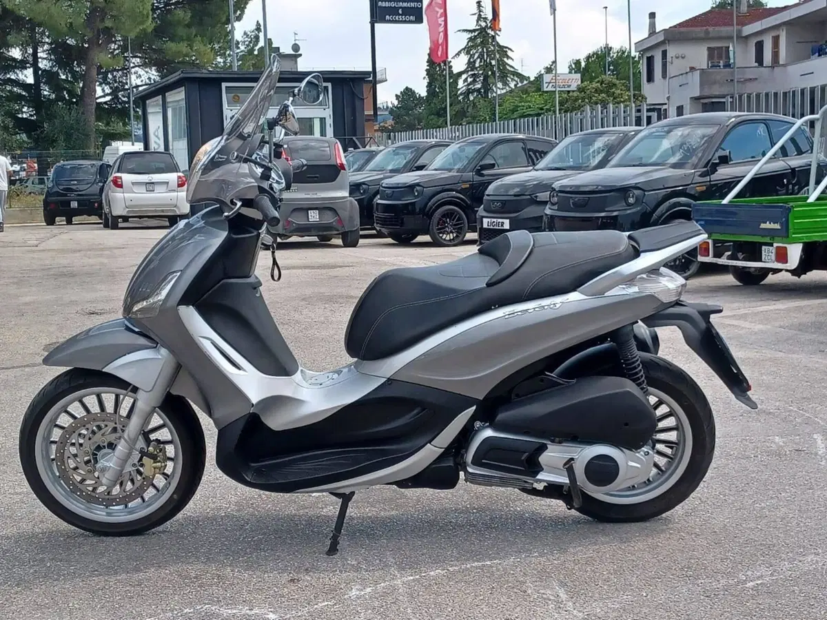 Piaggio Beverly 300 i.e. (2010 - 16) (2)