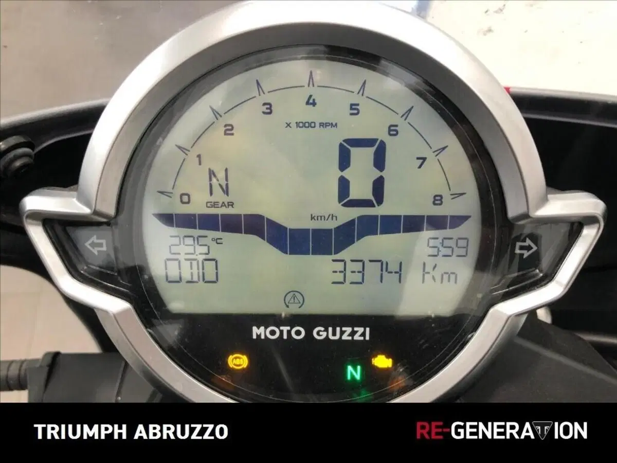 Moto Guzzi V7 Stone Corsa (2023 - 25) (4)