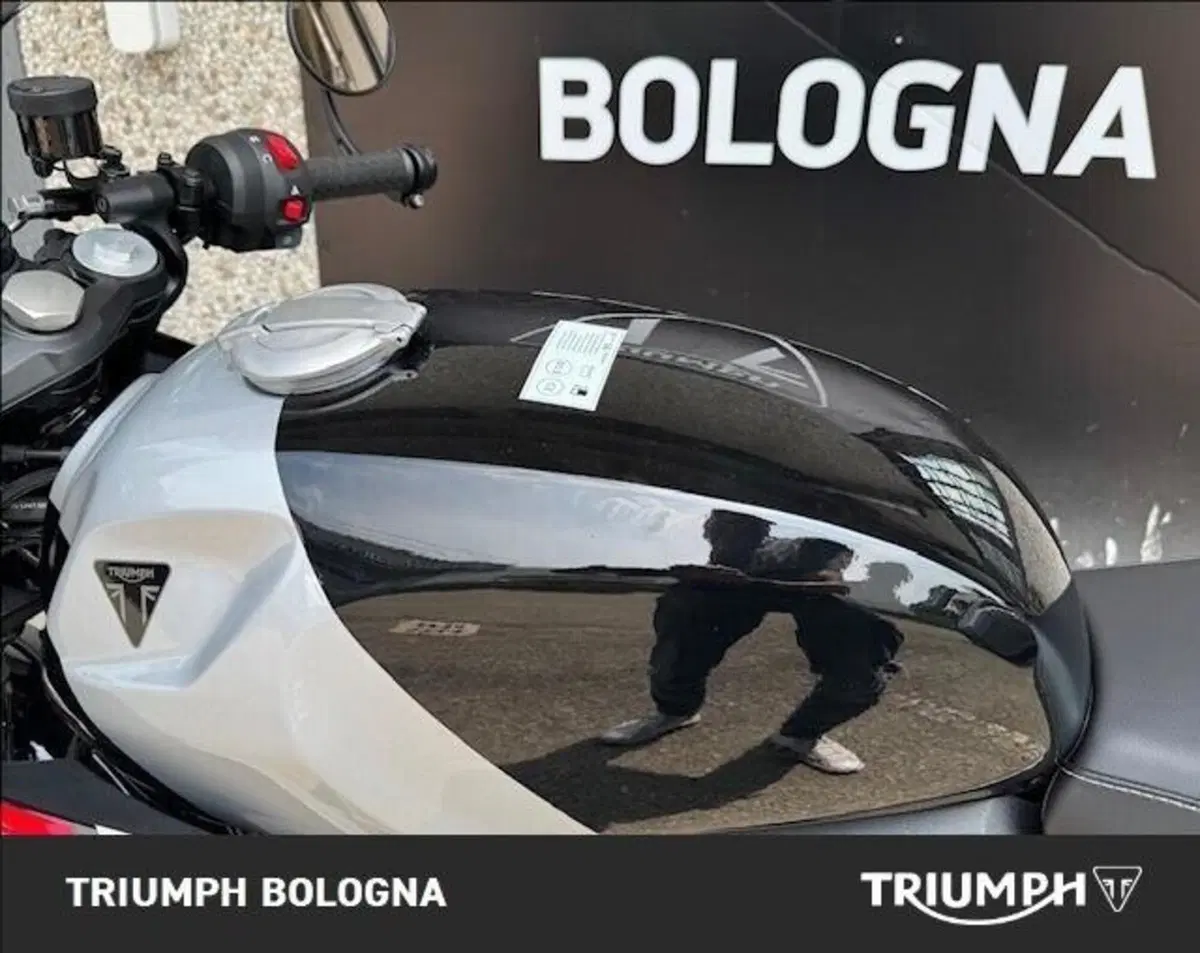 Triumph Thruxton 400 (2026) (2)