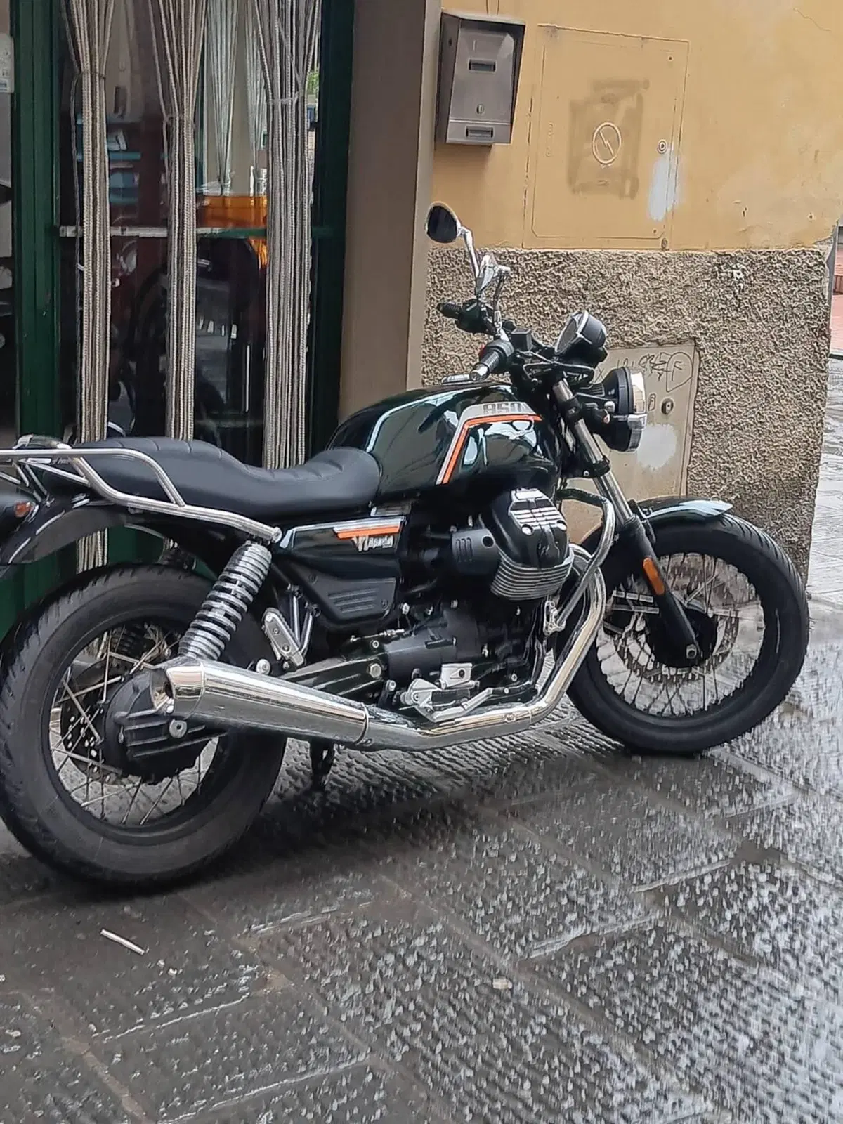 Moto Guzzi V7 Special (2025 - 26) (2)