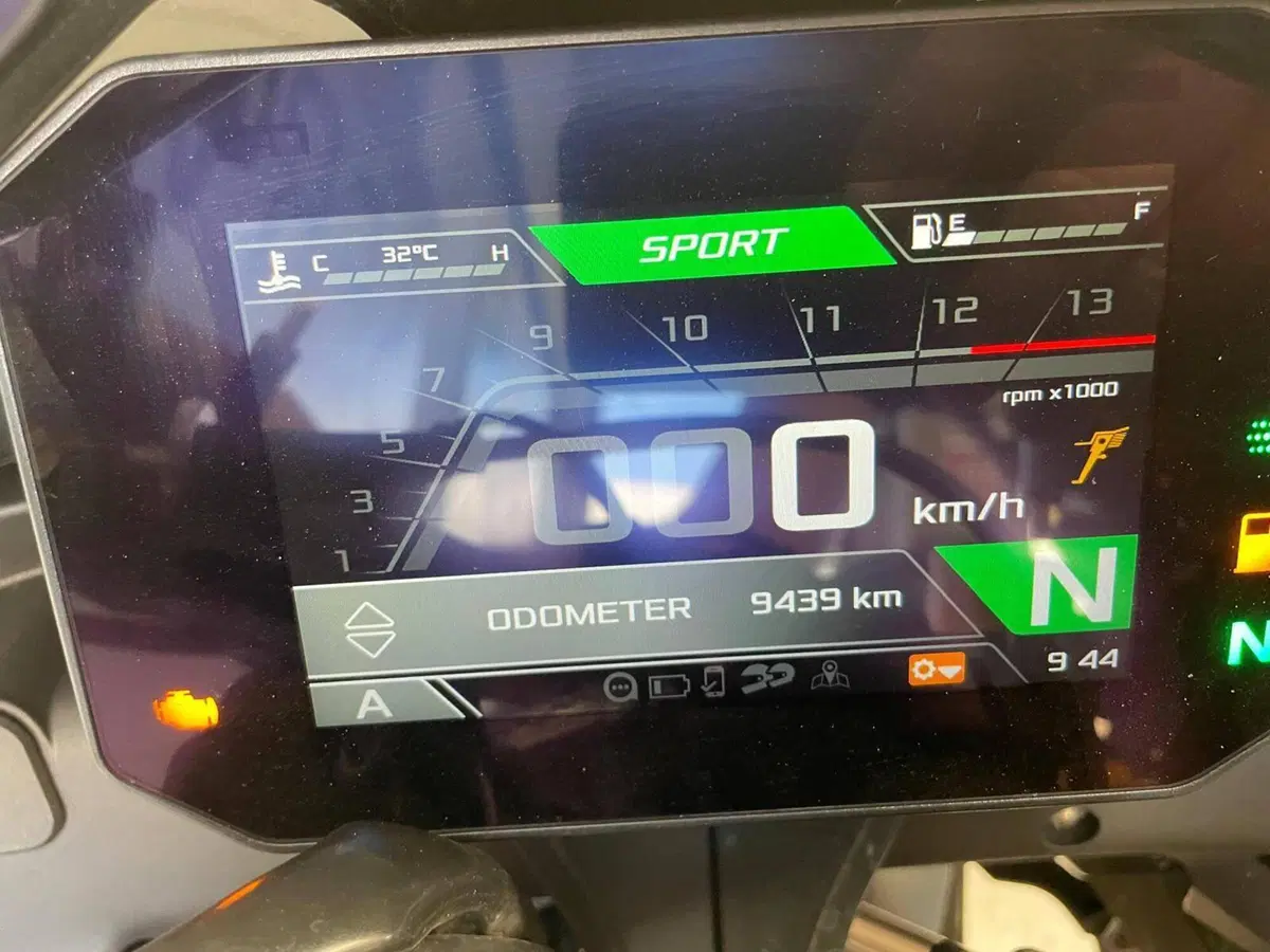 Aprilia Tuono V4 Factory (2021 - 24) (3)