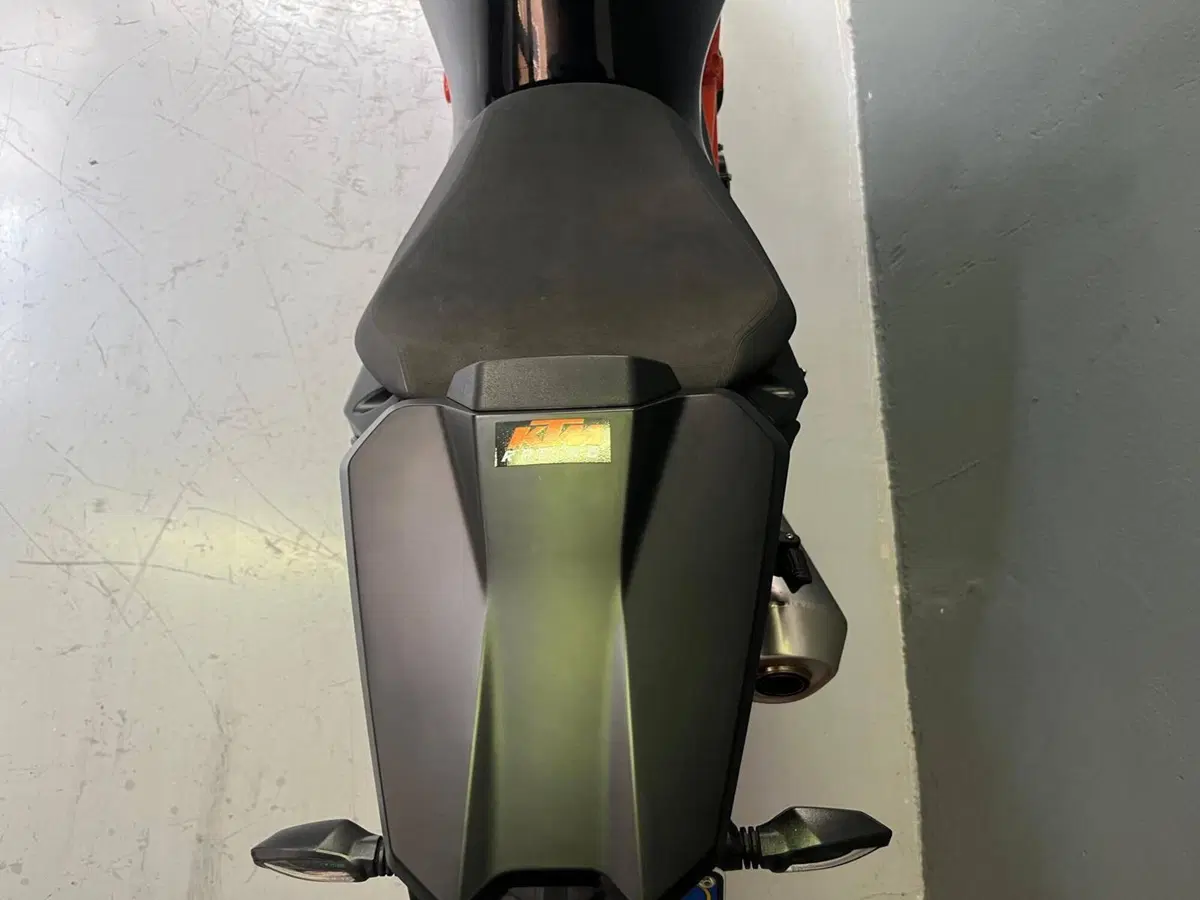 KTM 1290 Super Duke R (2022 - 23) (4)