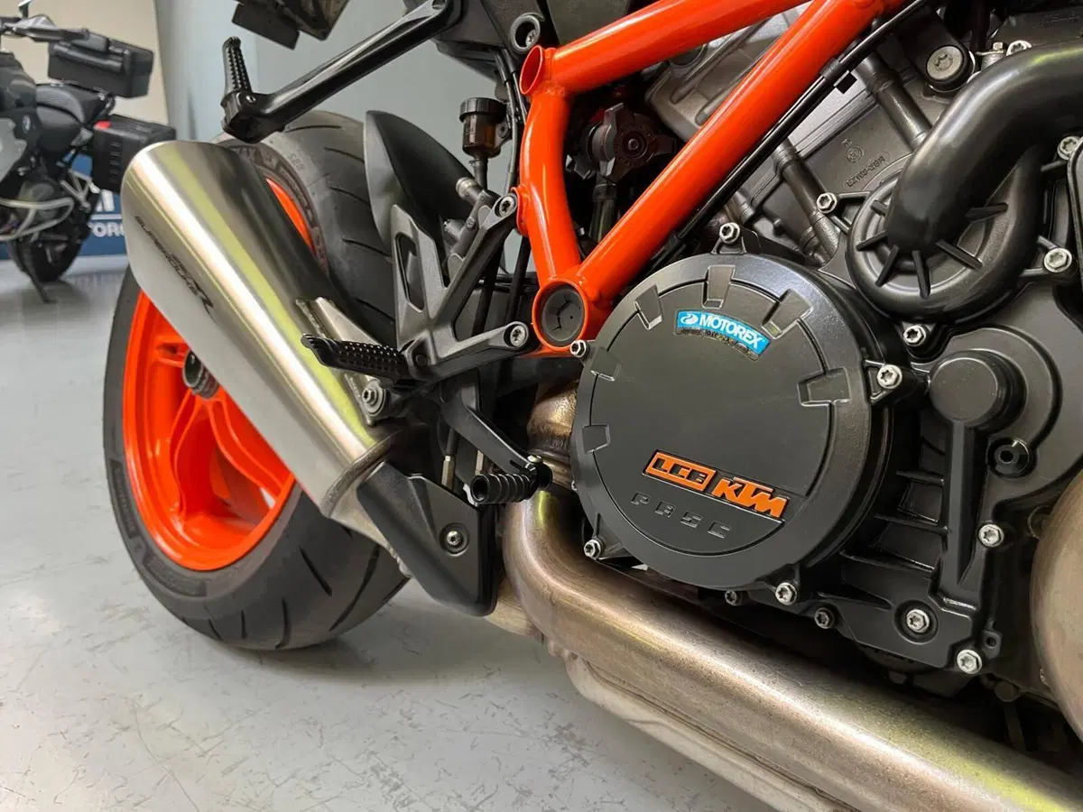 KTM 1290 Super Duke R (2022 - 23) (5)