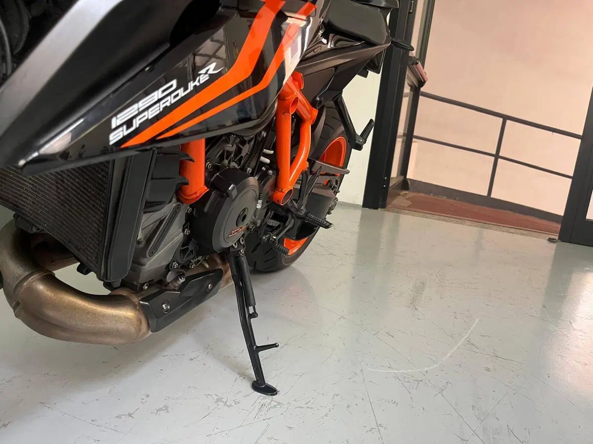 KTM 1290 Super Duke R (2022 - 23) (6)