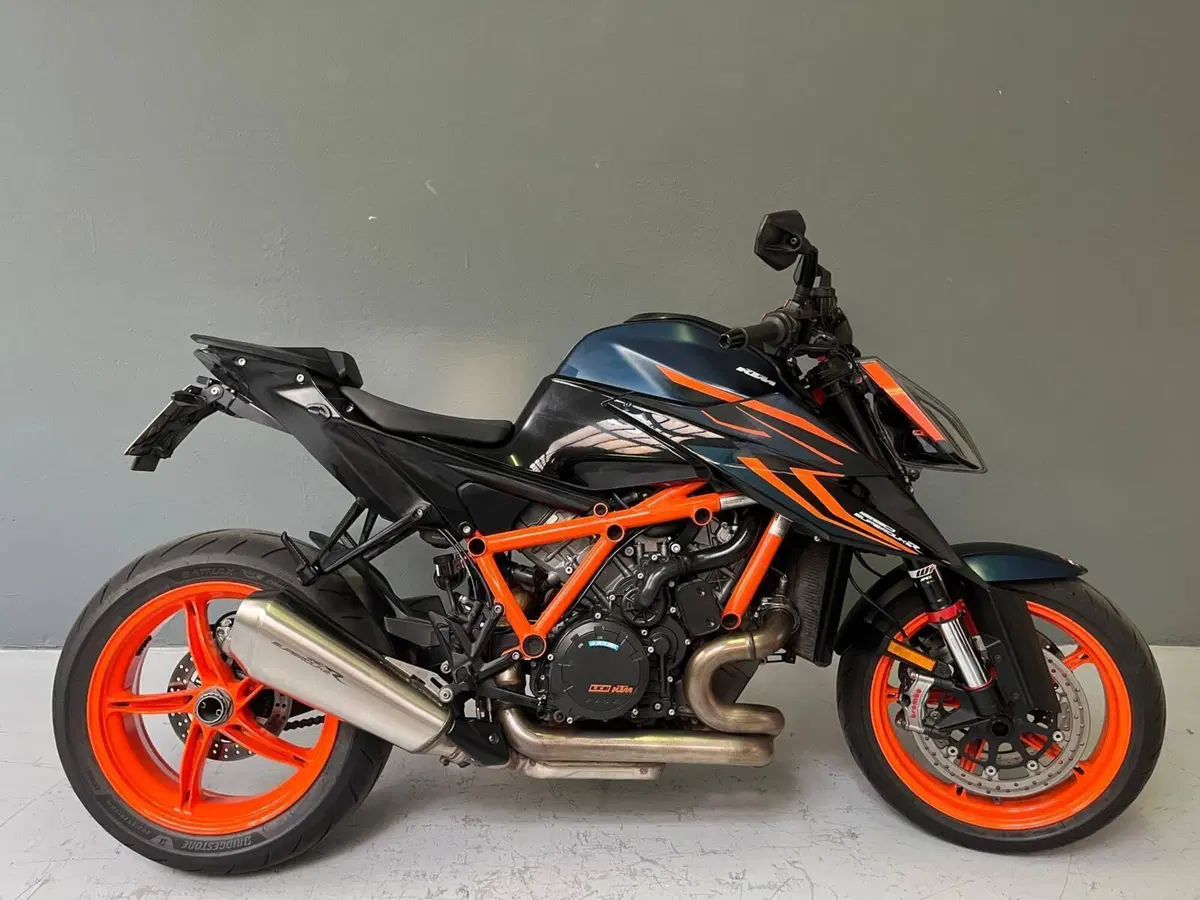 KTM 1290 Super Duke R (2022 - 23)