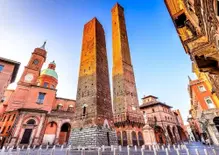 Bologna, controlli su monopattini e bici elettriche: tantissimi non sono in regola