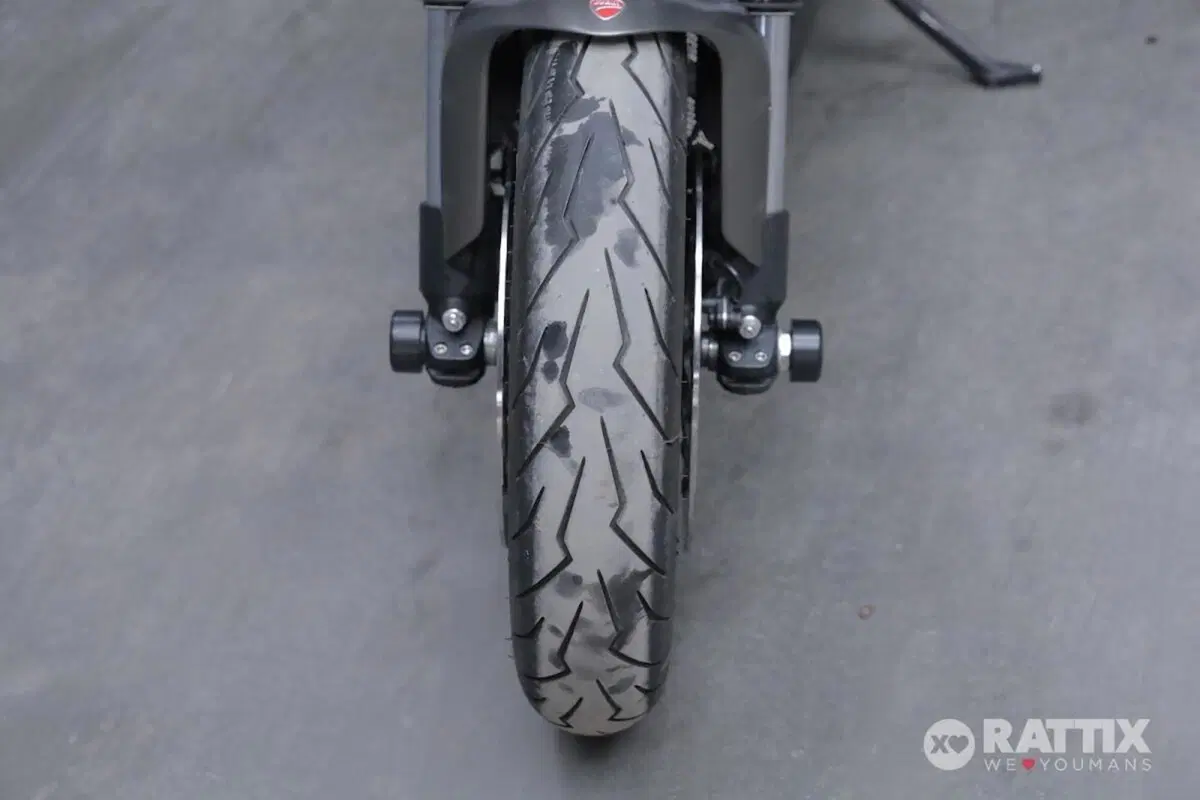 Ducati Diavel 1200 Carbon (2010 - 13) (11)
