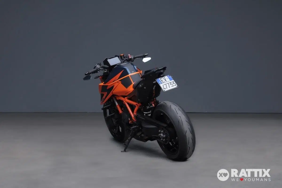 KTM 1290 Super Duke R (2021) (5)