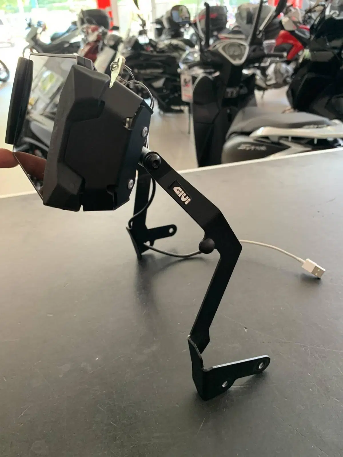 Navigatore Garmin Zumo XT usato come nuovo con sta (7)