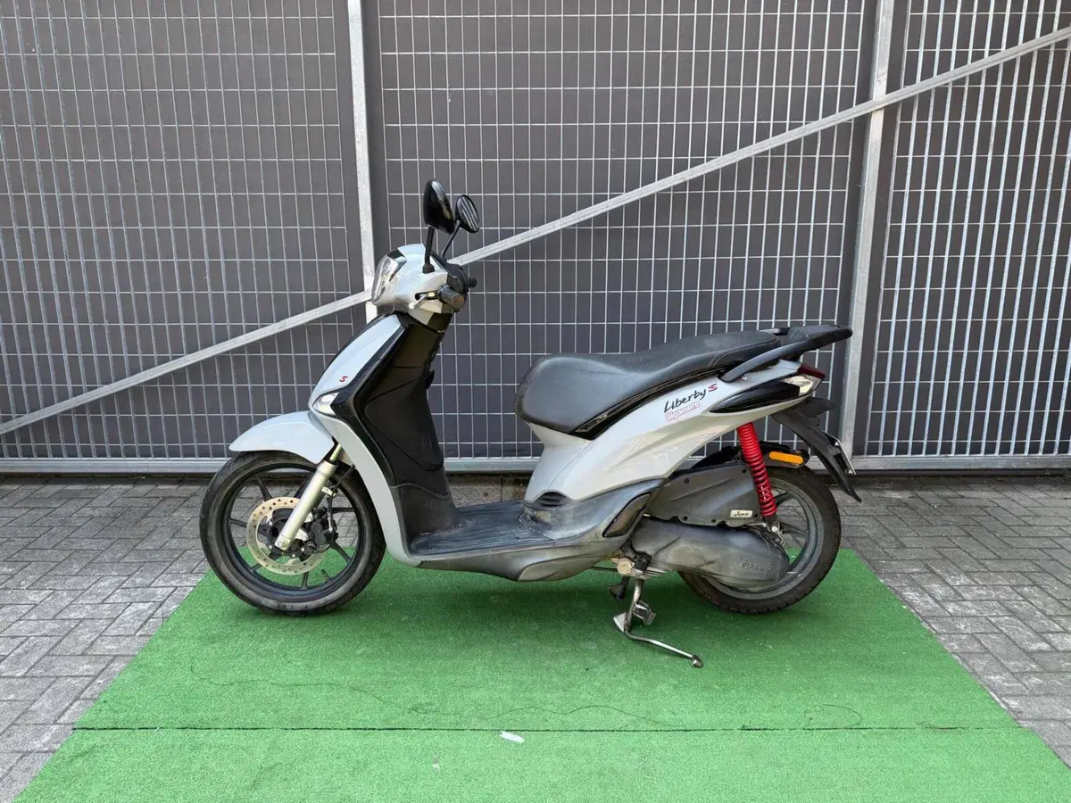 Piaggio Liberty 50 3V S (2021 - 24) (2)