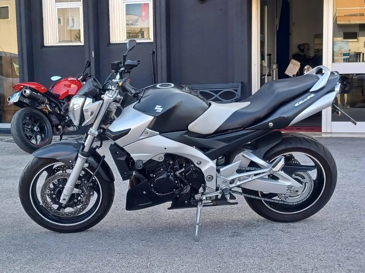 Suzuki GSR 600 (2006 - 11) (3)