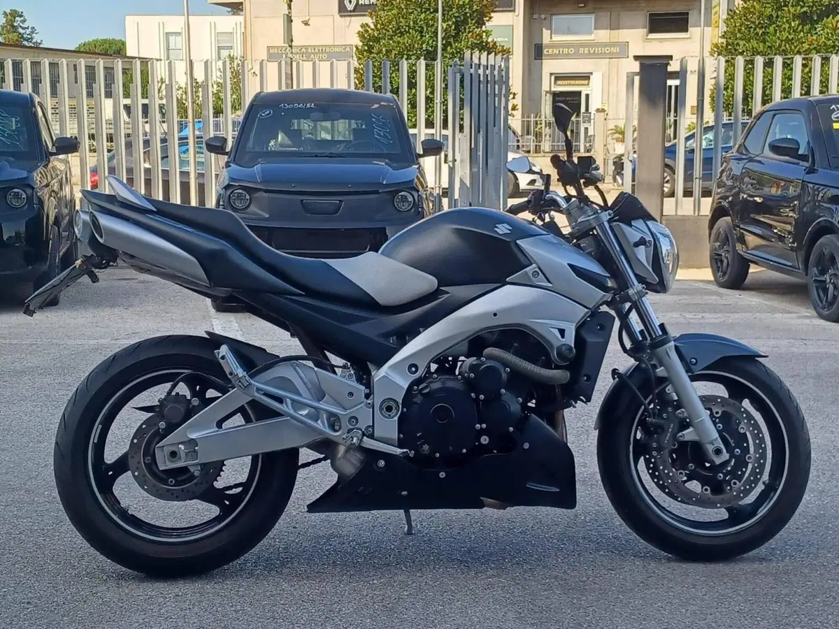 Suzuki GSR 600 (2006 - 11) (4)