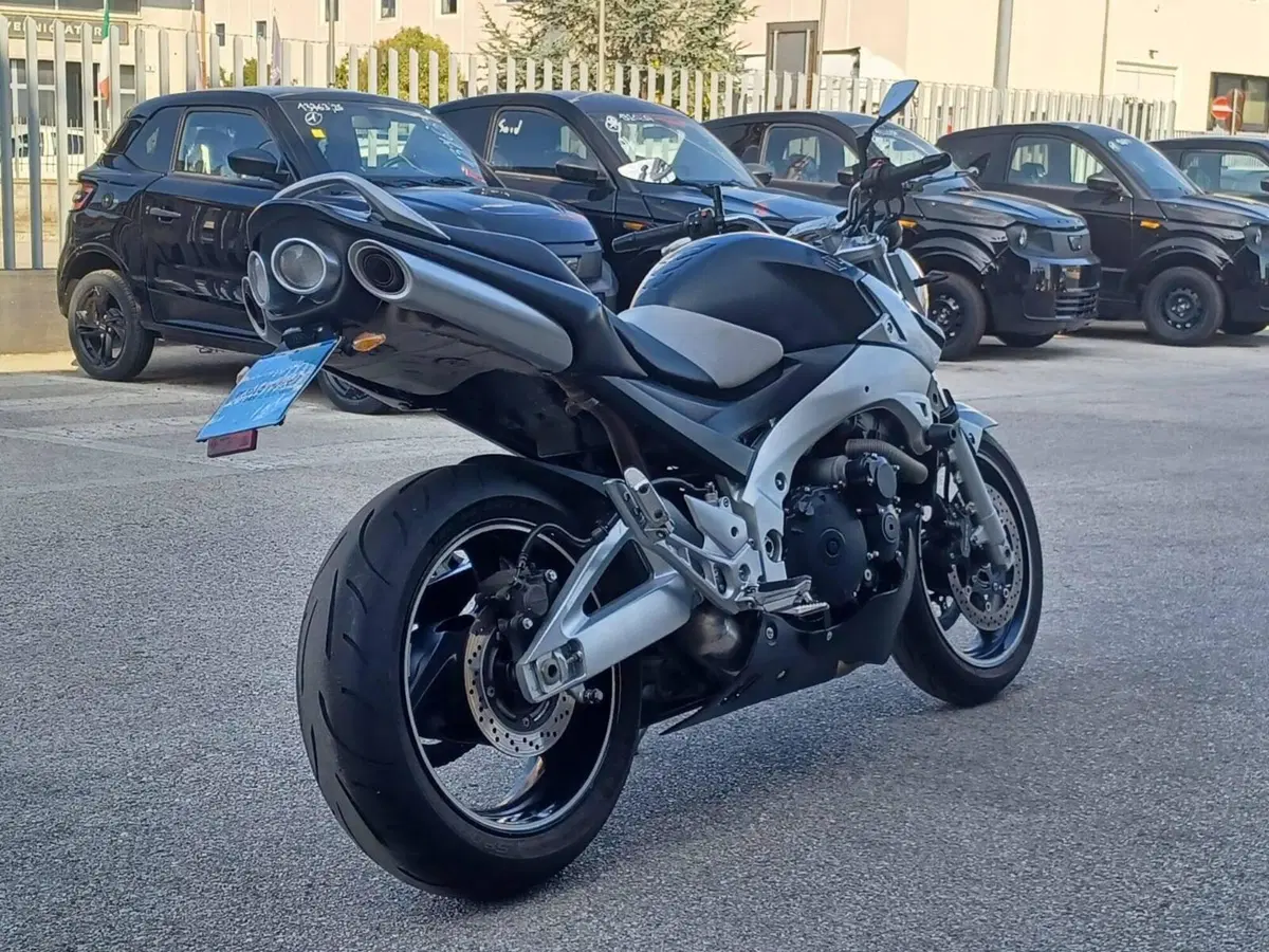 Suzuki GSR 600 (2006 - 11) (6)