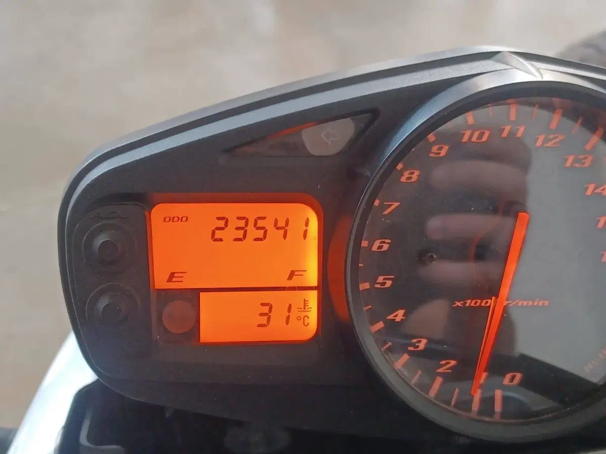 Suzuki GSR 600 (2006 - 11) (7)