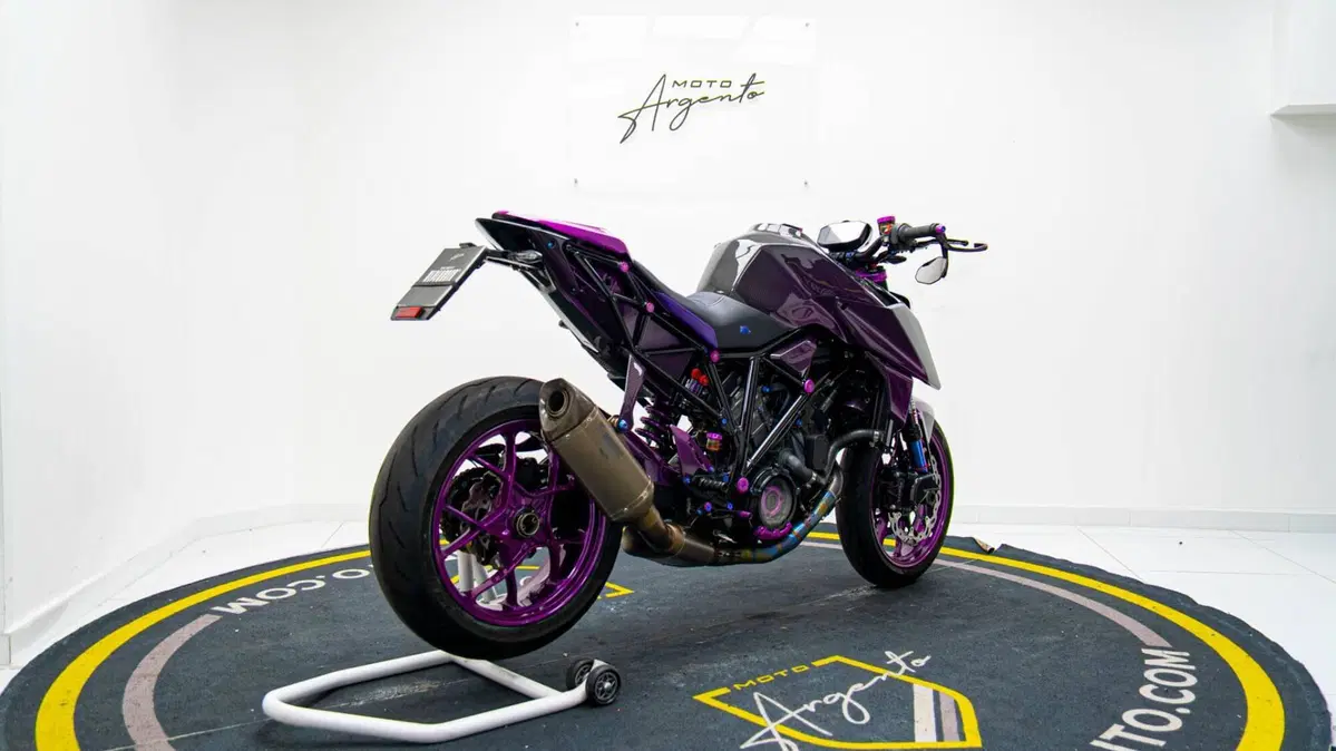 KTM 1290 Super Duke R (2019) (10)