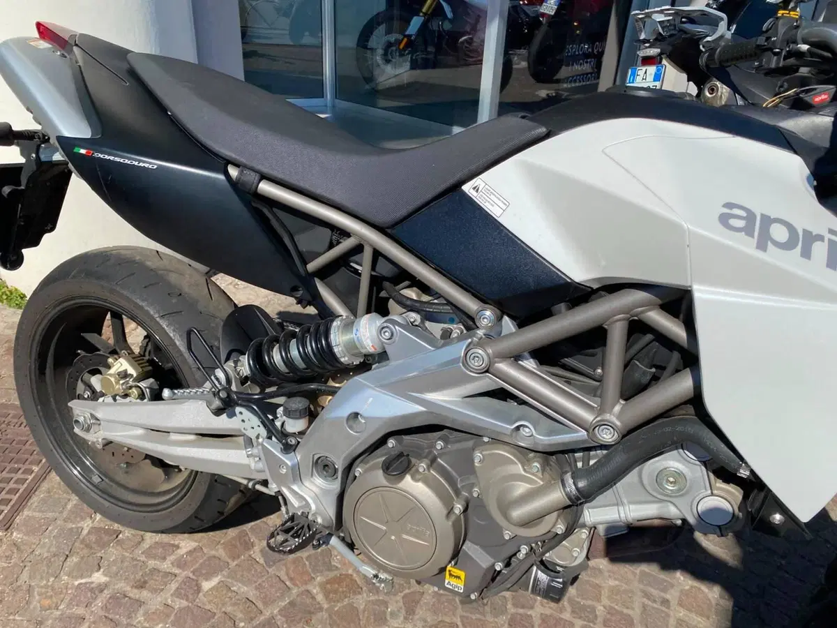Aprilia Dorsoduro 750 (2009 - 14) (6)