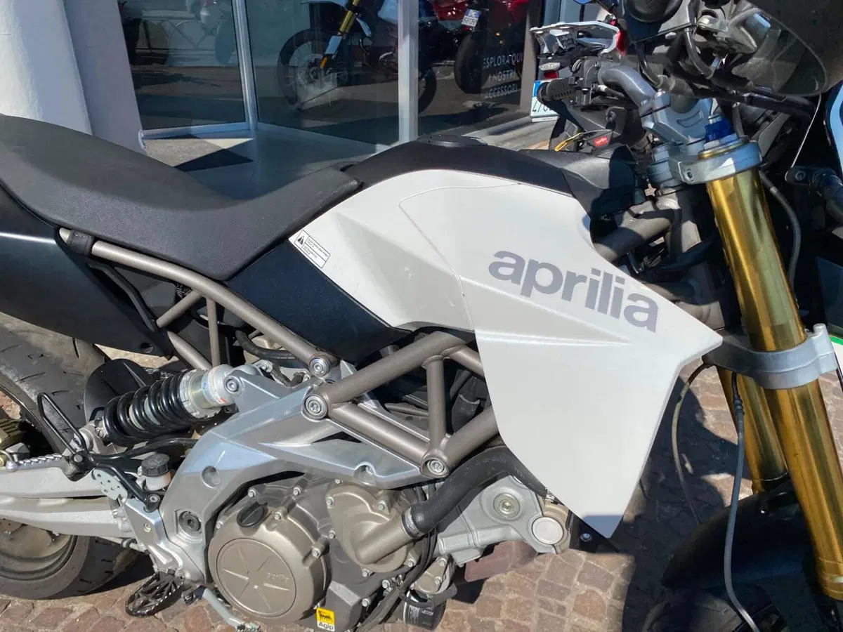 Aprilia Dorsoduro 750 (2009 - 14) (7)