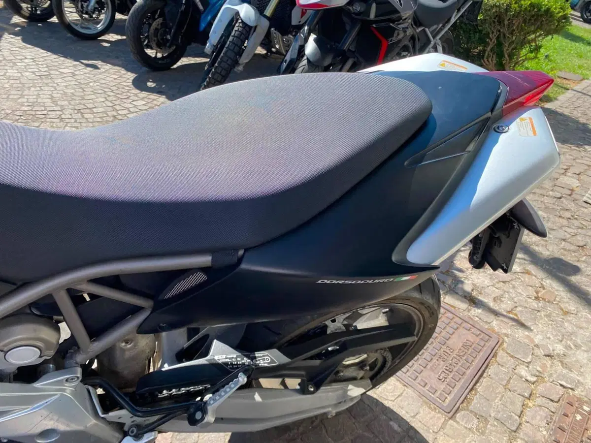 Aprilia Dorsoduro 750 (2009 - 14) (8)