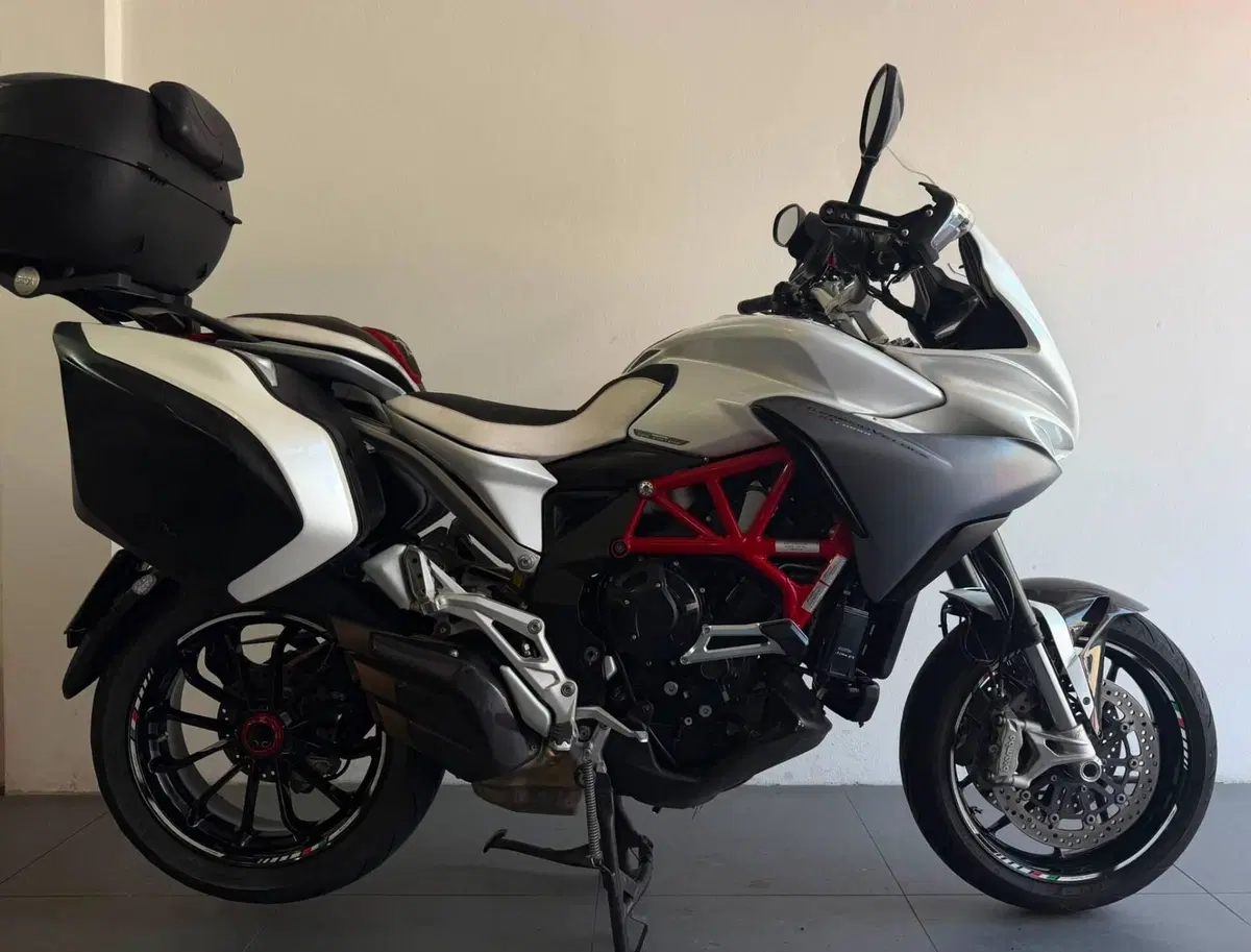 MV Agusta Turismo Veloce 800 Lusso (2014 - 16)
