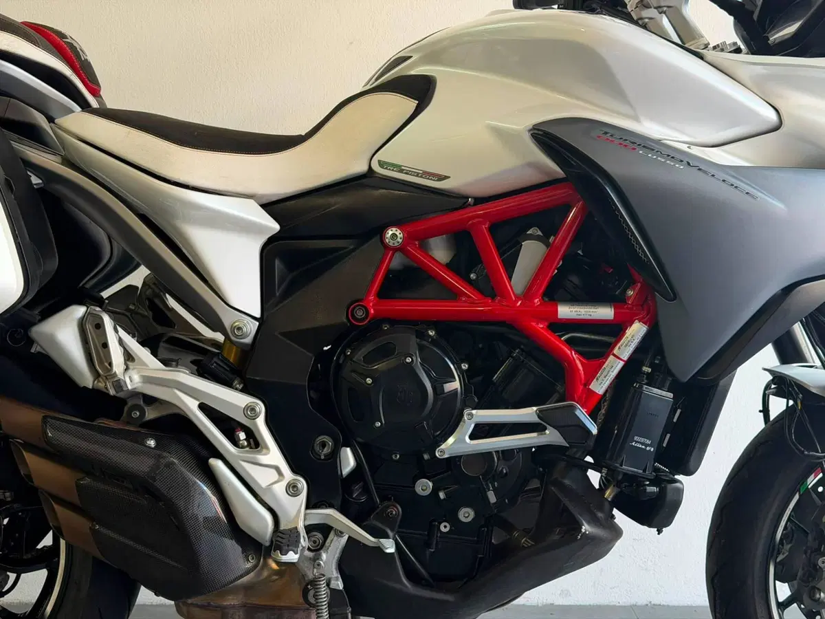 MV Agusta Turismo Veloce 800 Lusso (2014 - 16) (7)
