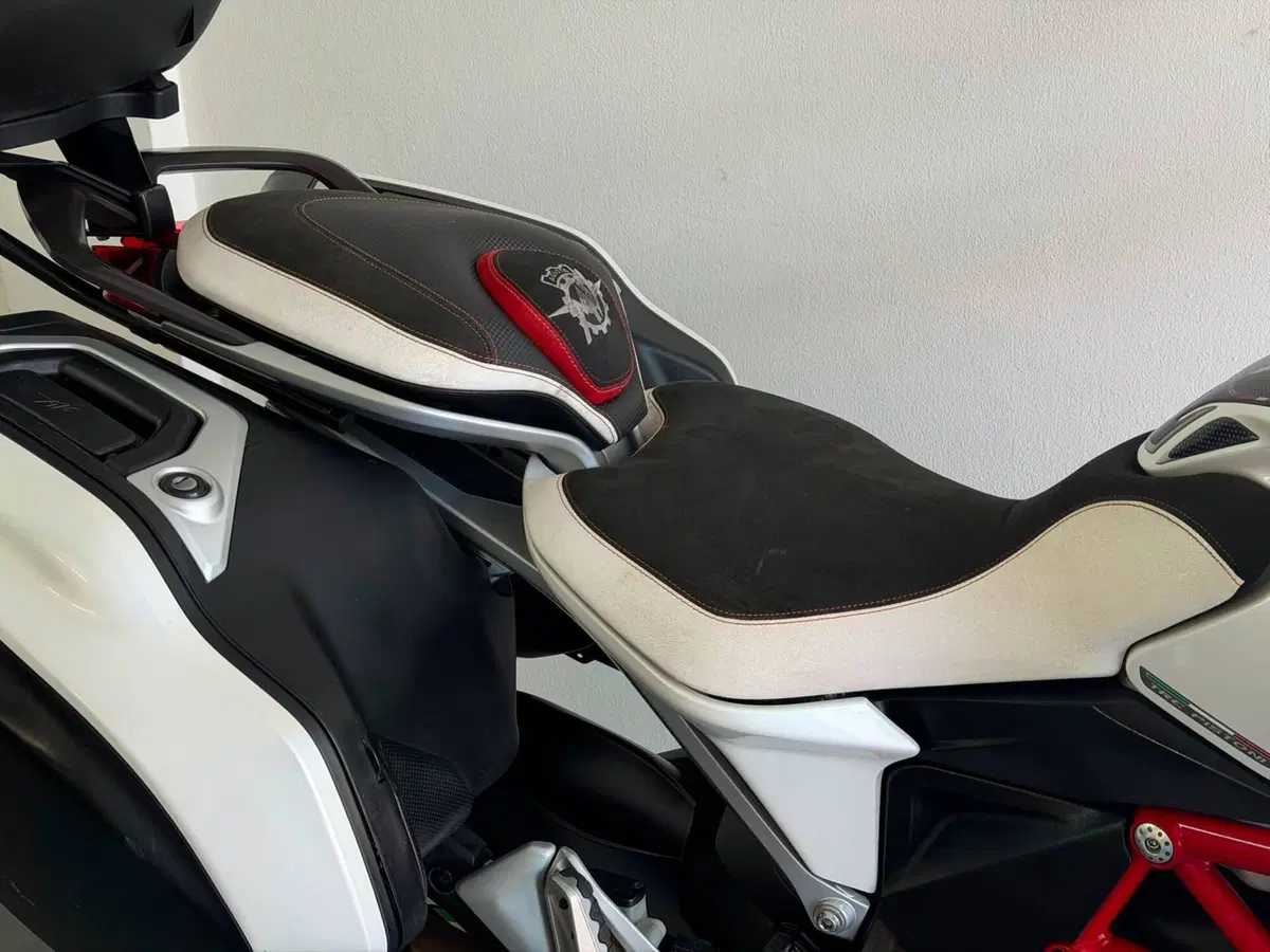 MV Agusta Turismo Veloce 800 Lusso (2014 - 16) (4)