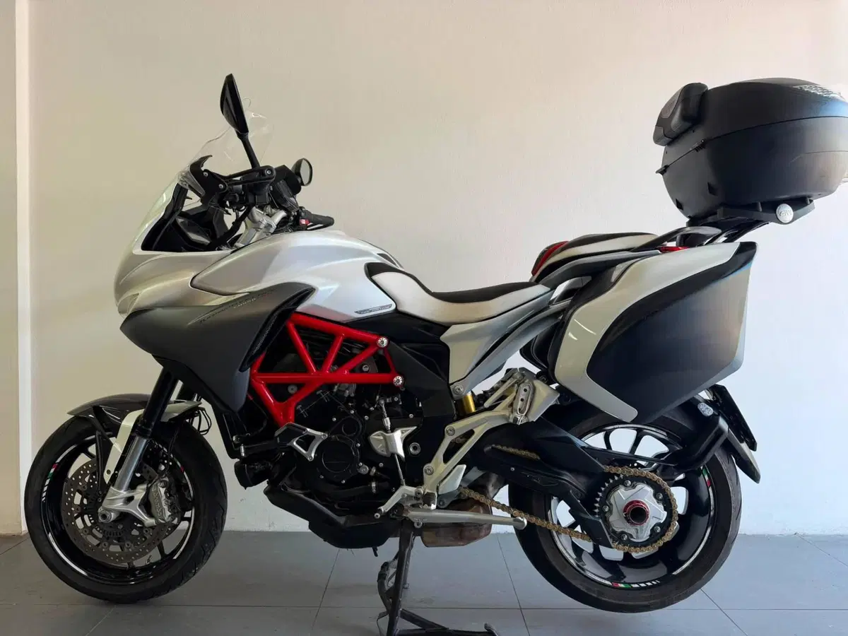 MV Agusta Turismo Veloce 800 Lusso (2014 - 16) (8)