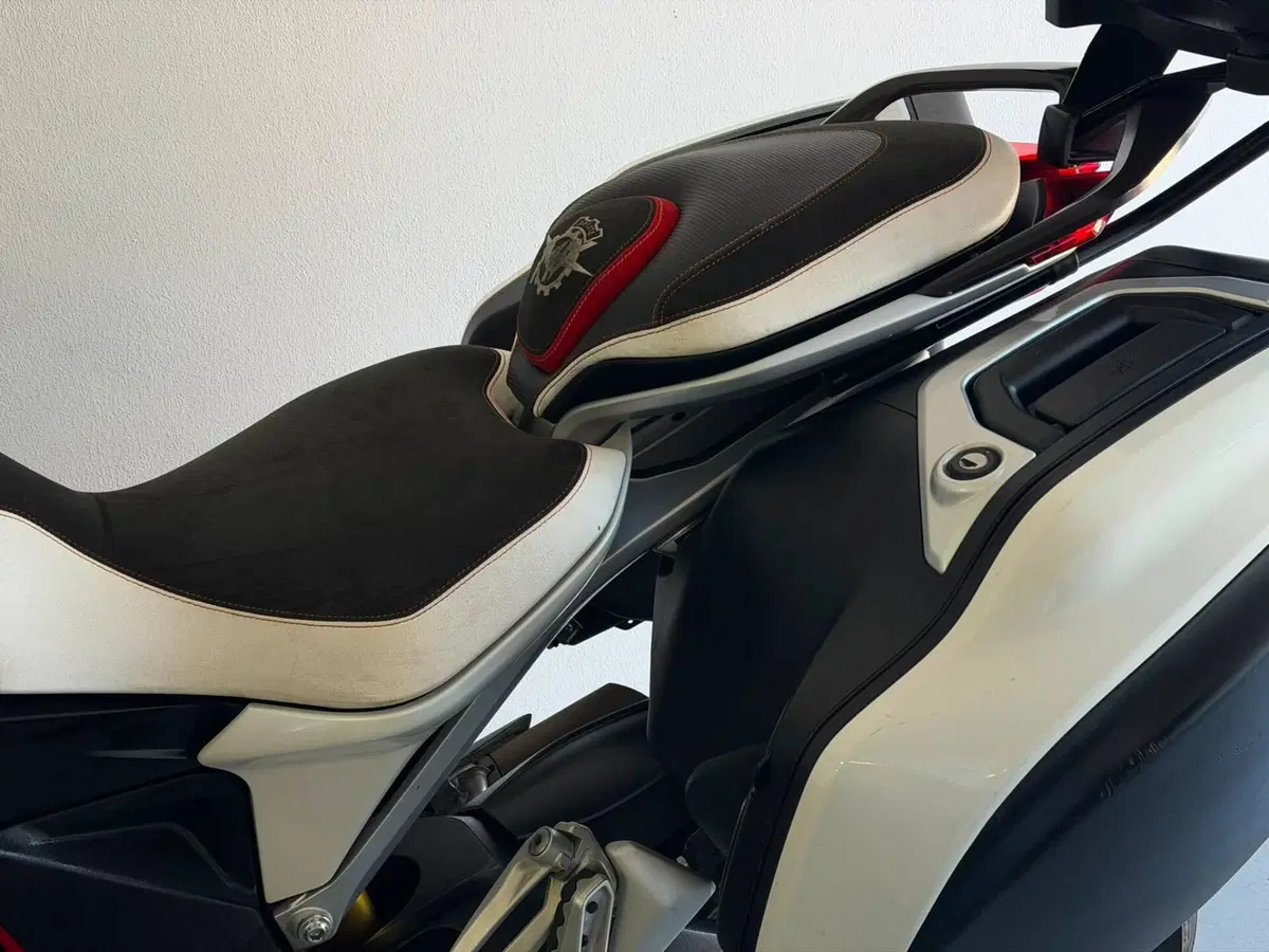 MV Agusta Turismo Veloce 800 Lusso (2014 - 16) (9)