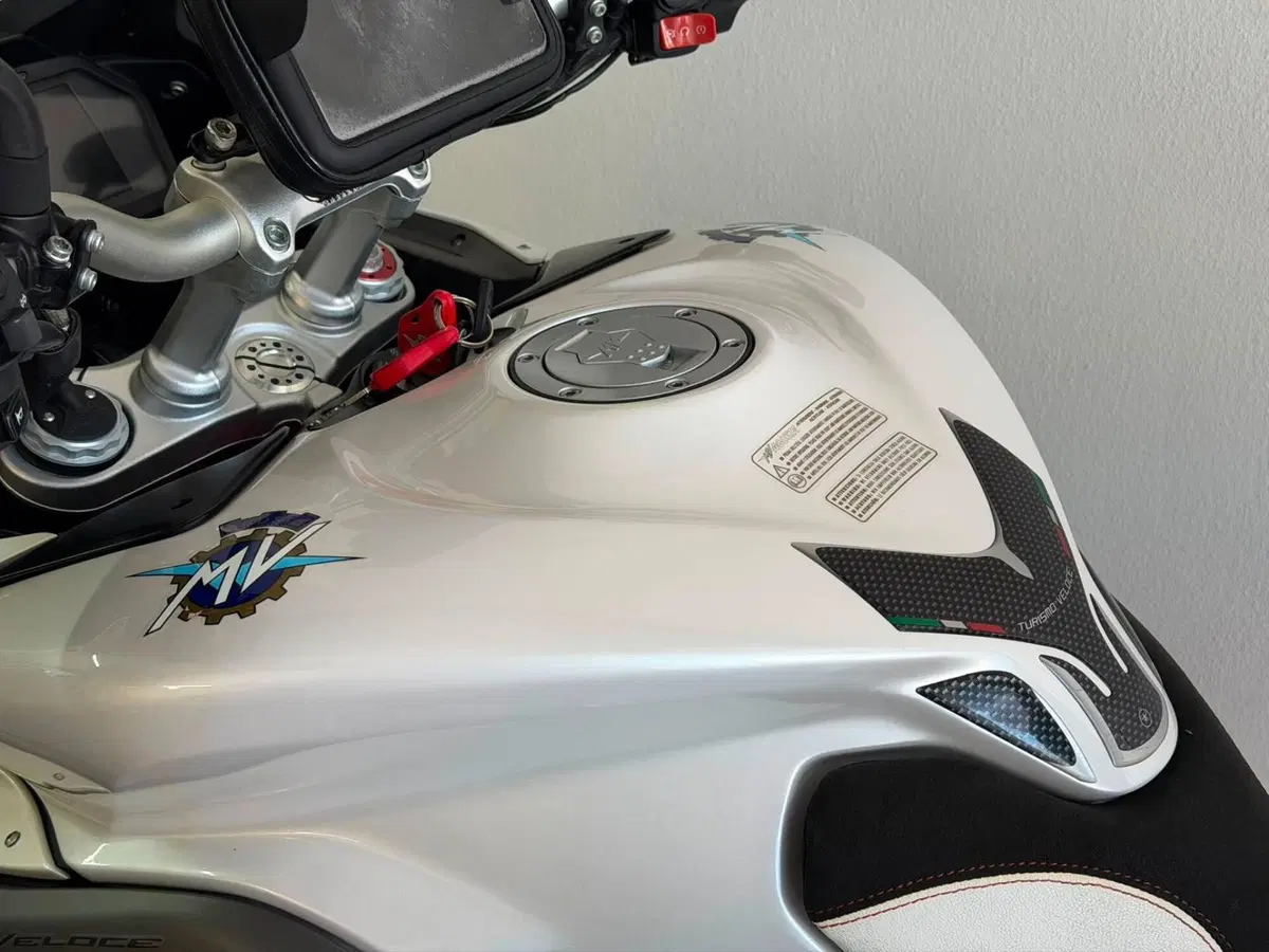 MV Agusta Turismo Veloce 800 Lusso (2014 - 16) (10)