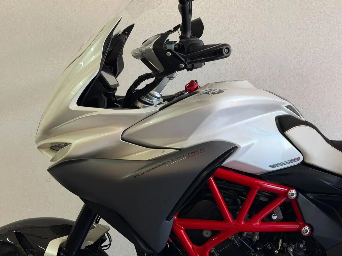 MV Agusta Turismo Veloce 800 Lusso (2014 - 16) (12)