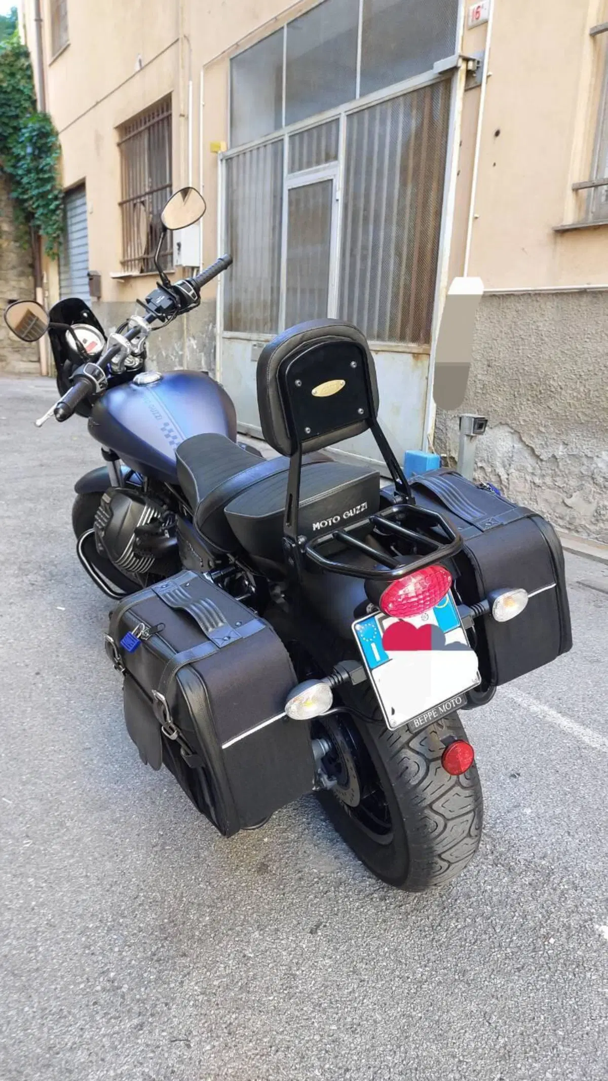 Moto Guzzi V9 Bobber (2018 - 20) (3)