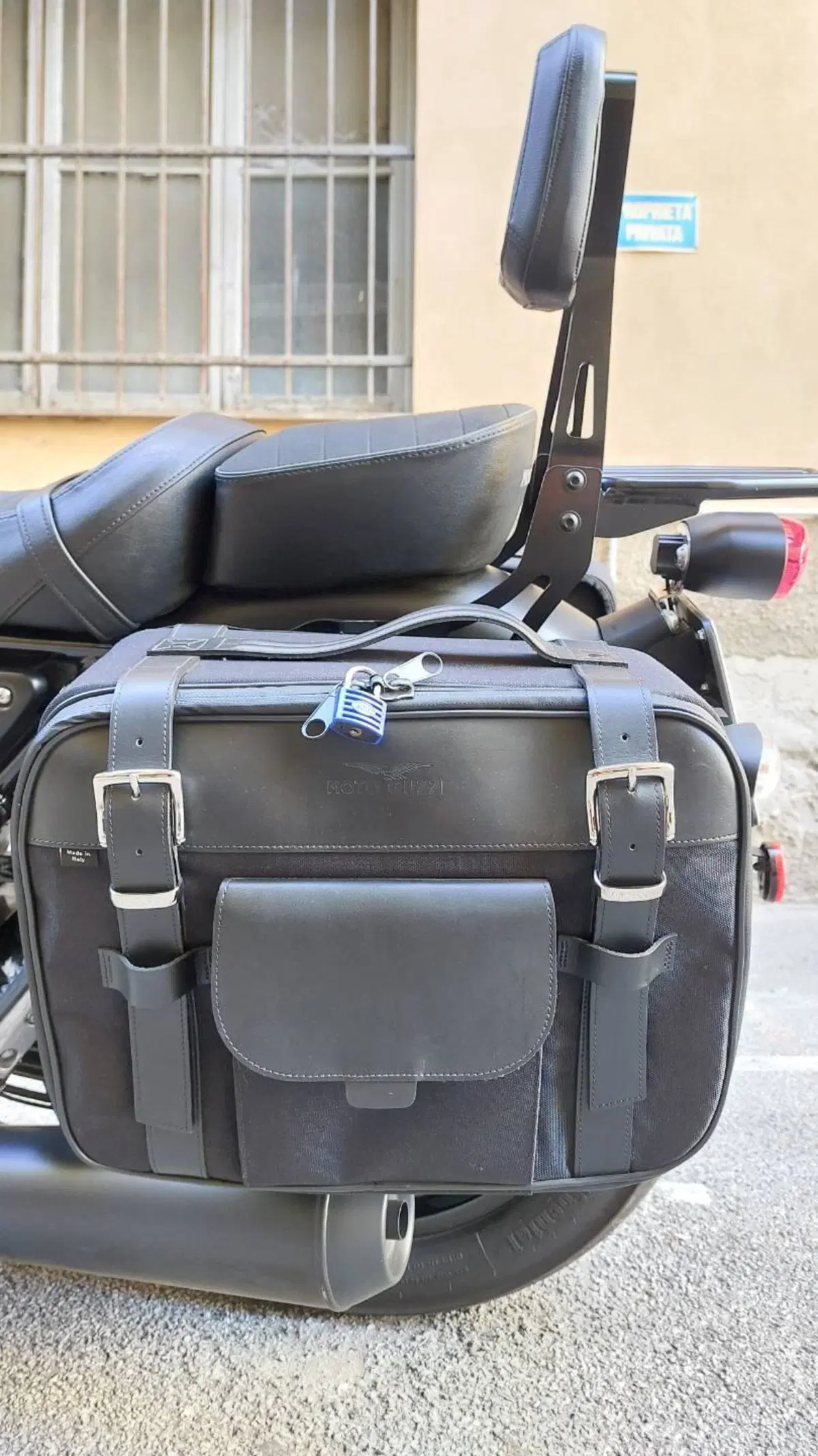 Moto Guzzi V9 Bobber (2018 - 20) (5)