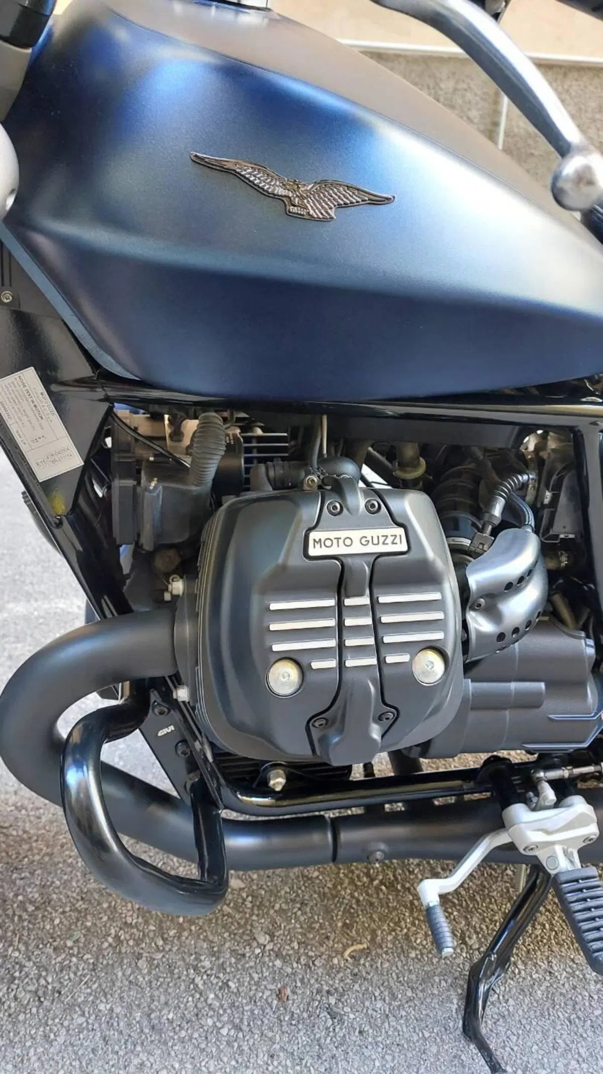 Moto Guzzi V9 Bobber (2018 - 20) (6)